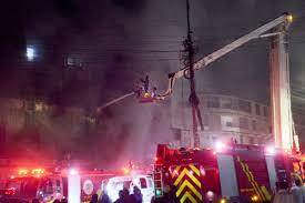 کراچی، شارع فیصل پر دس منزلہ عمارت میں لگی آگ پر قابو پا لیا گیا