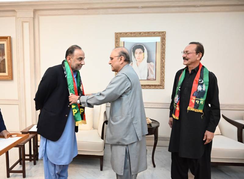 پیپلز پارٹی نے کراچی سے ایم کیو ایم کی 2 بڑی وکٹیں گرادیں 