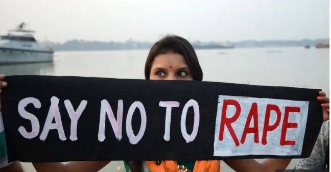 لڑکیوں کو اپنی جنسی خواہشات پر قابو رکھنا چاہیے: کولکتہ ہائیکورٹ، بھارتی سپریم کورٹ فیصلے پر برہم