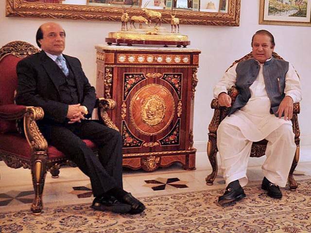 نواز شریف نیب کو کنٹرول کر رہے ہیں، سپریم کورٹ پی ٹی آئی کو لیول پلیئنگ فیلڈ لے کر دے : لطیف کھوسہ 