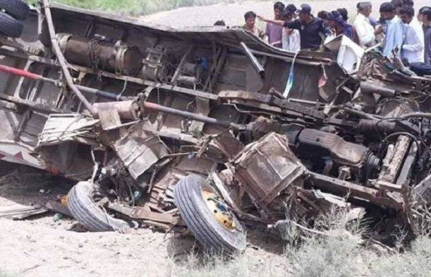  مسافر بس نہر میں جا گری، 3 مسافر جاں بحق، 17 زخمی 