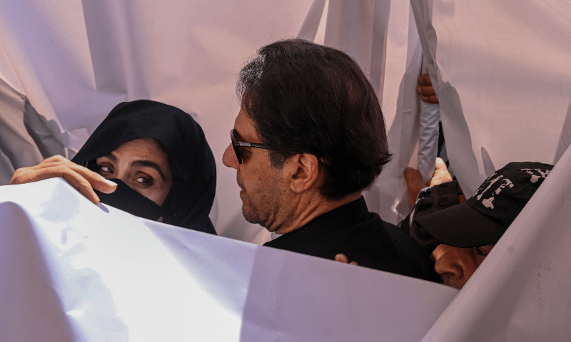 توشہ خانہ کیس: عمران خان اور بشریٰ بی بی پر فرد جرم عائد