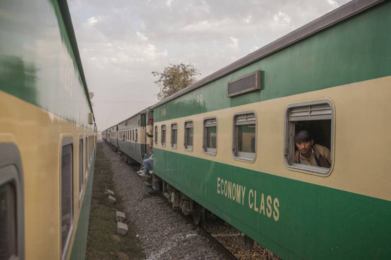 محکمہ ریلورے کا 16مسافر ٹرینوں کو پرائیوٹائز کرنے پر غور