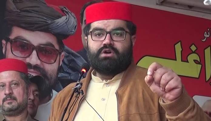 میں اب بھی اپنی باتوں سے پیچھے نہیں ہٹا،  مطالبہ ہے چیف جسٹس سمیت تمام ججز ہمارے گلے دور کریں: ایمل ولی خان