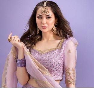  ہانیہ عامر کا شاہ رخ  کے سٹائل میں رقص، سوشل میڈیا صارفین نے اداکارہ کو شہرت کی بھوکی قرار دے دیا