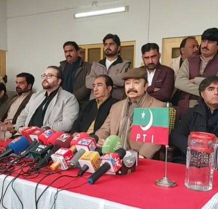 سپیکر پنجاب اسمبلی اور عمران خان کے قریبی ساتھی سبطین خان الیکشن سے دستبردار