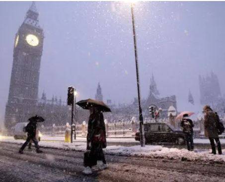  برطانیہ میں شدید سردی،  برفباری  سے ٹرین اور فضائی سروس متاثر