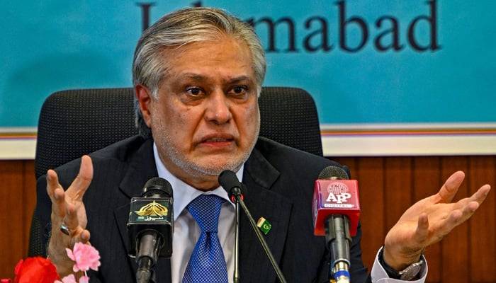 نجکاری کے بغیر پاکستان کامستقبل نہیں،  انتخابات میں ہمیں سادہ اکثریت سے زیادہ کامیابی ملے گی،  اگر دوسری جماعتیں چاہیں گی تو انہیں کابینہ کا حصہ بنایا جائے گا : اسحاق ڈار