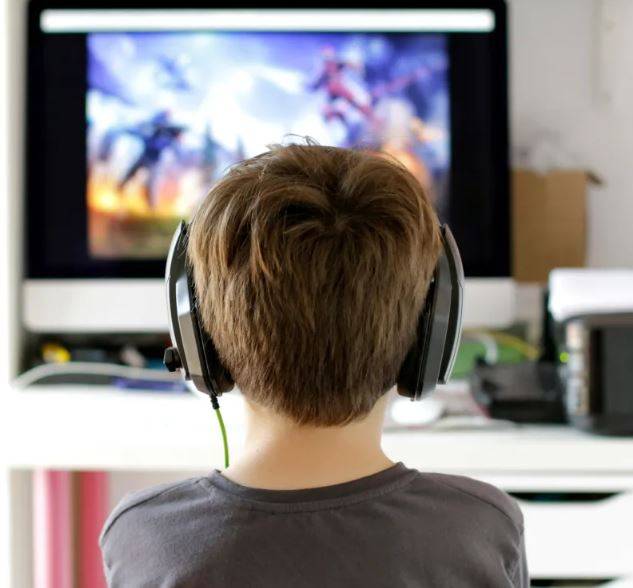  خبردار، ویڈیو گیم  کھیلنے والے بچے   بہرے  پن کاشکار ہوسکتے ہیں