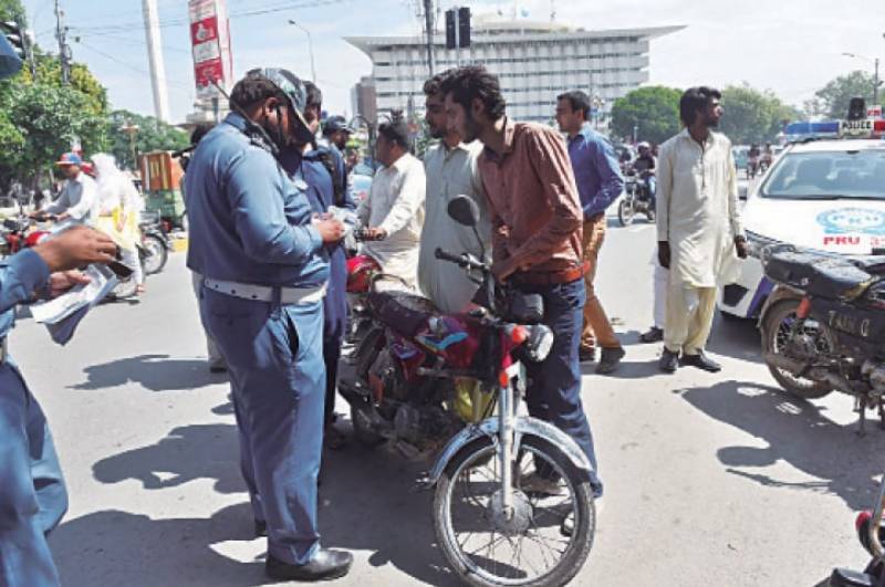 کم عمر، بغیر لائسنس،  ون وے، بغیر ہیلمٹ اور لین لائن کےخلاف کریک ڈاؤن تیز کرنے کا حکم