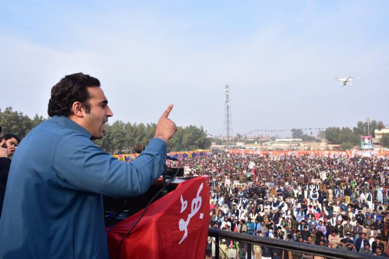 نواز شریف وزیر اعظم بن کر پھر انہی سے لڑیں گے جو انہیں لا رہے ہیں، اس شیر نے 3 بار عوام کو خون چوسا اور چوتھی بار چوسنا چاہتا ہے: بلاول 