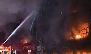 شاپنگ سینٹر میں خوفناک آتشزدگی، درجنوں دکانیں جل کر راکھ