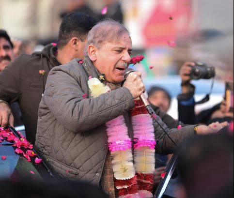 لاہور میں پانی کی بات وہ کر رہے ہیں جن کے اپنے صوبے میں پانی نہیں ملتا: شہباز شریف، قصور تک میٹرو بس چلانے کا اعلان 