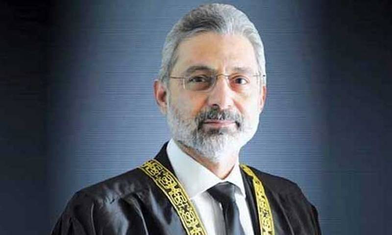 آپ درخواست دیتے ہیں ہم فوری لگا دیتے ہیں لیکن تیاری تو کرکے آیا کریں : چیف جسٹس کا پی ٹی آئی رہنما کے وکیل سے مکالمہ 