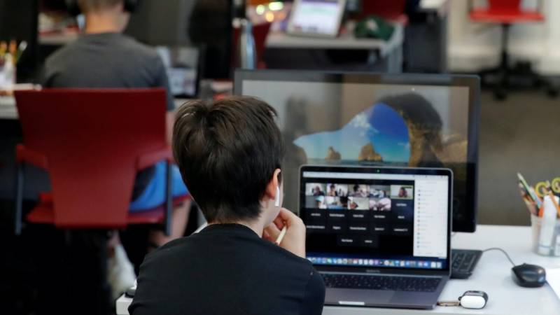 امارات کے  طلبا میں ڈیجیٹل ڈیوائسز کے استعمال میں اضافہ   