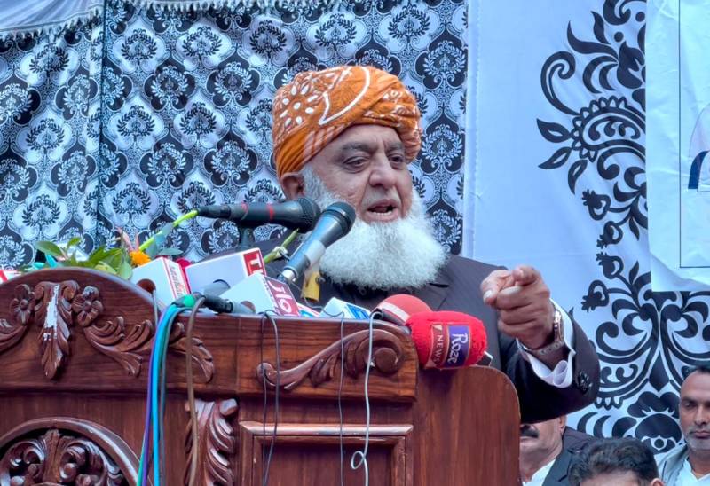 ملک کی معیشت کو تباہ کردیا گیا،کیا لاڑکانہ میں لوگ اغوا نہیں ہوتے: مولانا فضل الرحمان