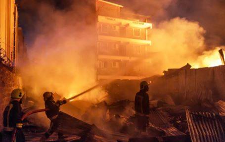  کینیا، سیلنڈر دھماکے کے بعد خوفناک آگ بھڑک اٹھی