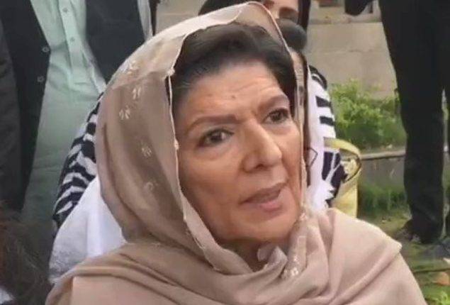 علیمہ خان کو ایف آئی اے کا طلبی کانوٹس، میڈیا کے ذریعے ہیٹ میٹر یل پھیلانےاور عوام و فوج میں تقسیم پیدا کرنے کے الزامات