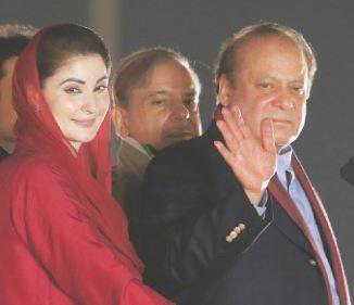  قائد میاں  نوازشریف اور مریم نواز ماڈل ٹاؤن سے جاتی امرا     روانہ ہوگئے