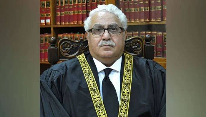 آئینی اور قانونی طور پر کونسل کی اس کارروائی کا حصہ بننے کا پابند نہیں، سابق جج مظاہر نقوی