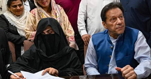 القادر ٹرسٹ کرپشن ریفرنس: عمران خان اور بشریٰ بی بی پر 27 فروری کو فرد جرم عائد ہوگی 