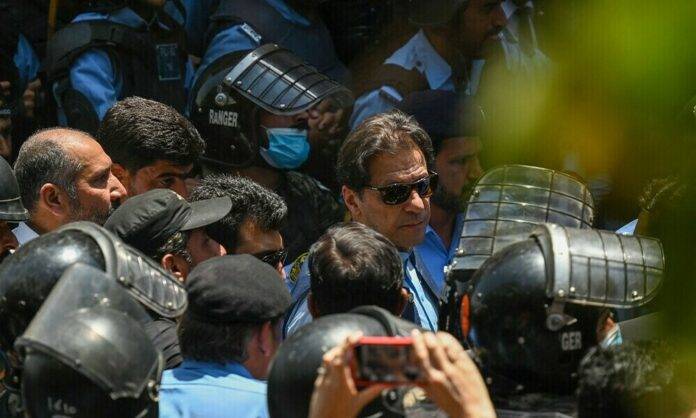 خاتون جج کو دھمکی کیس: بانیٔ پی ٹی آئی عمران خان طلب