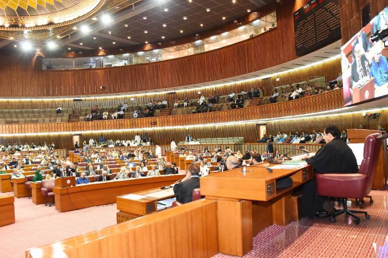 صدر نے دستخط کردیے ، قومی اسمبلی کا اجلاس آج ہو رہا ہے، نومنتخب ارکان حلف اٹھائیں گے