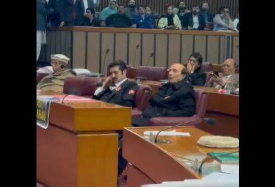 وزیر اعظم شہباز شریف کی تقریر کے دوران شیر افضل مروت اور لطیف کھوسہ سوتے رہے