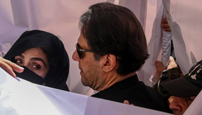 بانی پی ٹی آئی،بشریٰ بی بی کی ضمانت کی درخواستوں پر آن لائن حاضری کی ہدایت
