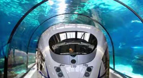  45 سیکنڈ میں 520 میٹرسفر کرنے والی   بھارت کی پہلی زیر آب میٹرو کا افتتاح کردیاگیا