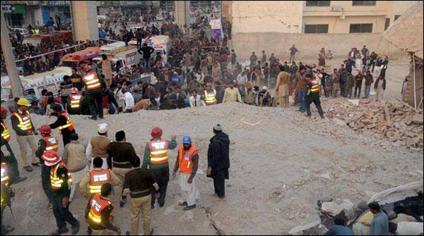 گیس لیکج کے باعث 3 منزلہ عمارت منہدم، ایک ہی خاندان کے 7 افراد سمیت 9 لوگ جاں بحق