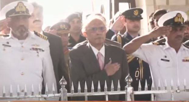 صدر آصف زرداری کی منصب سنبھالنے کے بعد پہلی بار کراچی آمد، مزار قائد پر حاضری