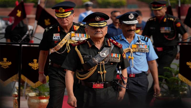 شدید معاشی بحران کے باوجود پاک فوج آج بھی ہمارے لیے سب سے بڑا خطرہ ہے: بھارتی جنرل انیل چوہان 