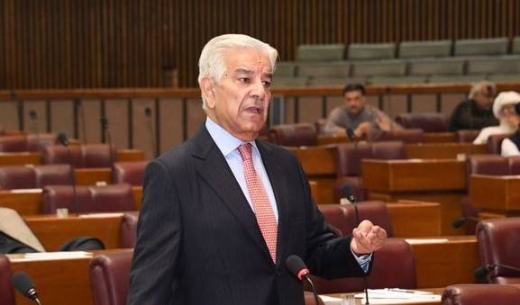 جنرل باجوہ اور جنرل فیض کون ہوتے ہیں ملک کے فیصلے کرنے والے، انہیں پارلیمنٹ میں بلائیں گے،کئی افغان باشندوں نے فوج میں کمیشن حاصل کیا: خواجہ آصف