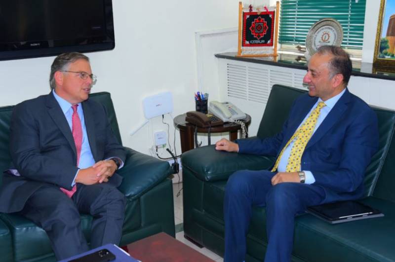 امریکی سفیر ڈونلڈ بلوم کی وفاقی وزیر پٹرولیم ڈاکٹر مصدق ملک سے ملاقات،مشترکہ چیلنجز سے نمٹنے کے لیے مسلسل تعاون کی اہمیت پر زور 