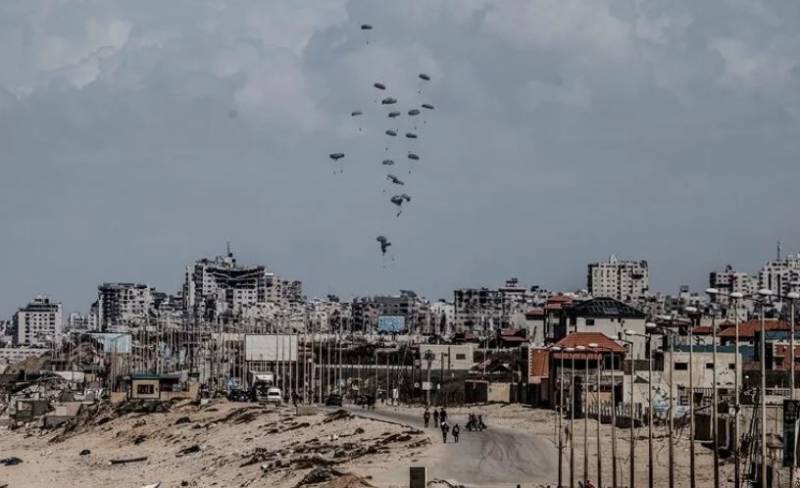 غزہ والوں کی بے بسی، بمباری کے ساتھ امداد بھی جانے لینے لگی،فضا سے گرائی گئی امداد18  فلسطینیوں کی جان لے گئی