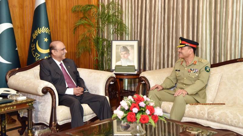  صدر سے آرمی چیف کی ملاقا ت ، پاکستان میں امن، سلامتی اور ترقی کی اقدار برقرار رکھنے کیلئے یکجہتی اور عزم کا  اظہار 