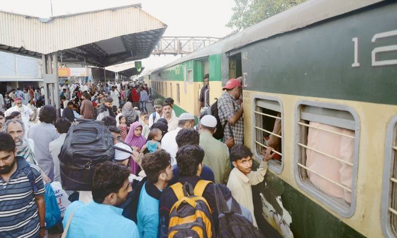 کراچی سے پہلی عید ٹرین آج روانہ ہوگی
