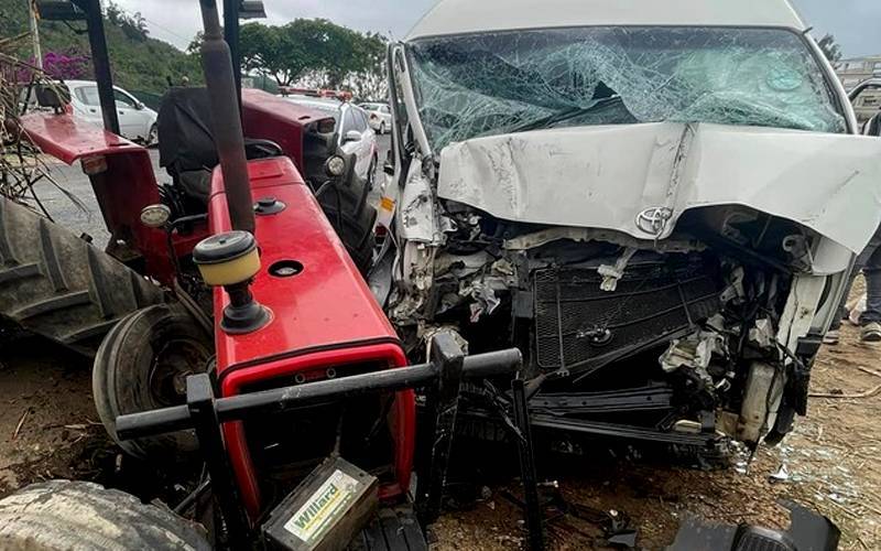 ٹوبہ:ٹریکٹر ٹرالی اورسکول وین میں تصادم، 5بچے جاں بحق، ڈرائیور سمیت 11 افراد زخمی 