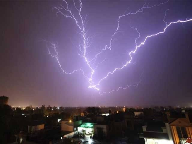 آسمانی بجلی گرنے سے پنجاب میں 17 اور بلوچستان میں 8 اموات