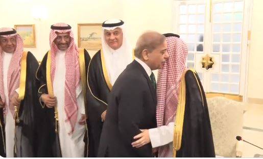 پاکستان سے ہر شعبے میں تعلقات کو فروغ دینا چاہتے ہیں: سعودی وزیر خارجہ، وزیر اعظم شہباز شریف سے ملاقات 