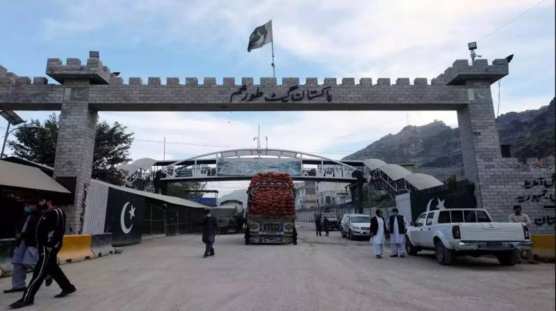 طور خم: افغانستان سےپاکستان میں بڑی تعداد میں غیر قانونی اسلحہ سمگل کرنے کی کوشش ناکام