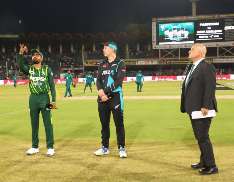  چوتھا ٹی20: پاکستان کا نیوزی لینڈ کے خلاف ٹاس جیت کر بائولنگ کا فیصلہ