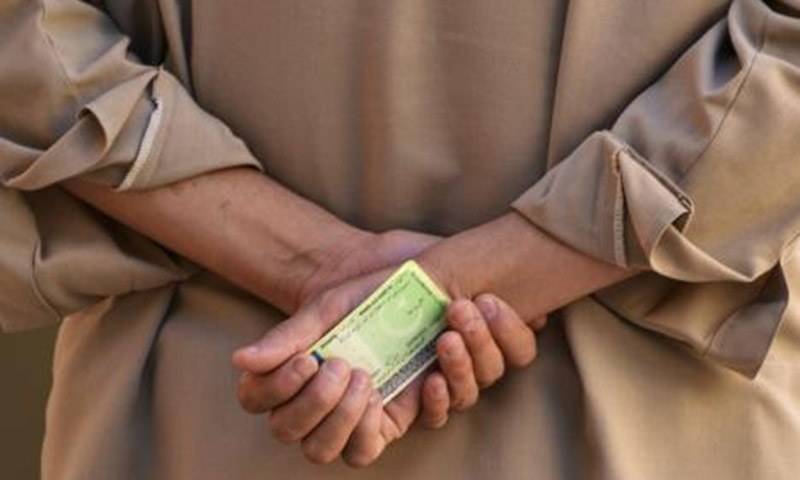 افغان شہریوں کے غیر قانونی طور پر پاکستانی شناختی کارڈ کے اجرا پر اسسٹنٹ ڈائریکٹر نادرا  گرفتار 