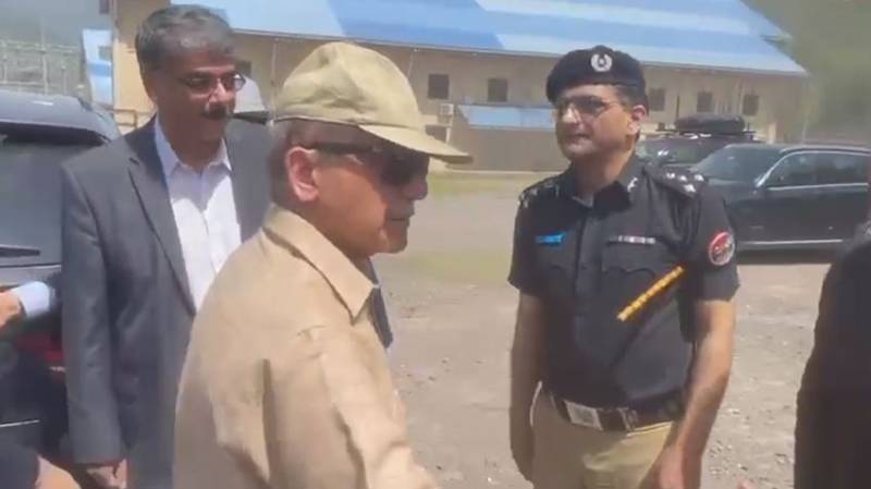 وزیراعظم ایک روزہ دورے پر آزاد کشمیر پہنچ گئے