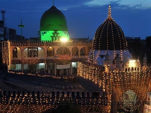 شبِ معراج کی بابرکت رات آج مذہبی عقیدت و احترام کے ساتھ منائی جائے گی