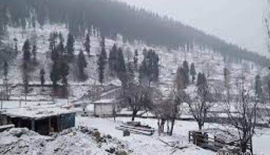 کالام اور مالم جبہ میں برف باری کا نیا سلسلہ شروع ،سردی میں مزید اضافہ ہوگیا