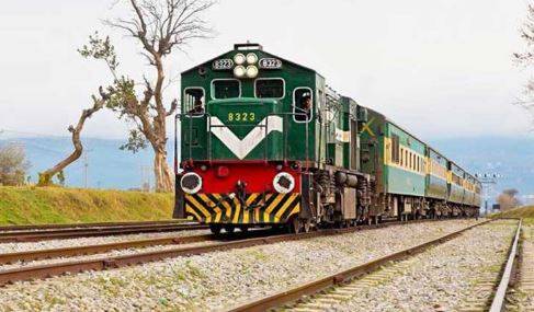 پاکستان ریلوے کا بڑا اقدام، 7 مسافر ٹرینوں کو نجی کمپنیوں کے حوالے کرنے کا فیصلہ