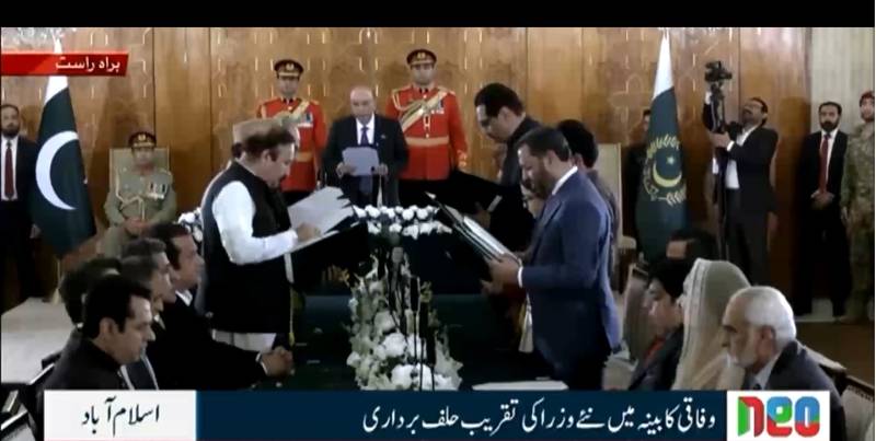 وفاقی کابینہ میں توسیع، نئے وزرا اور مشیروں نے حلف اٹھا لیا