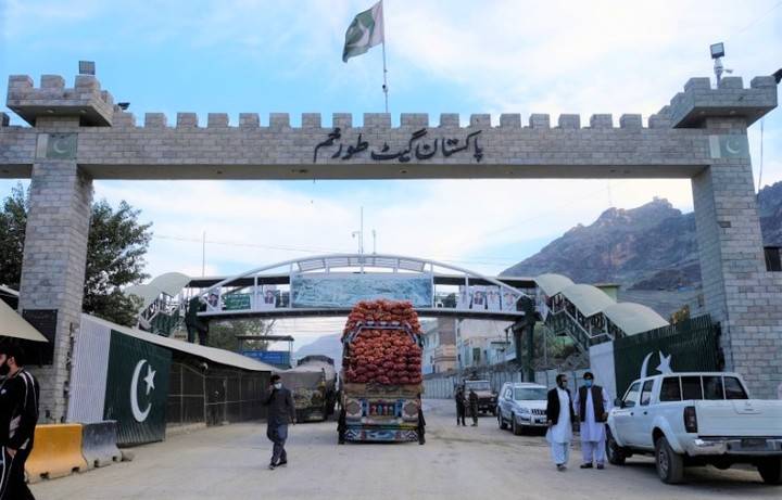 پاک افغان طورخم بارڈر 27 دن بعد پیدل آمدورفت کے لیے کھول دیا گیا